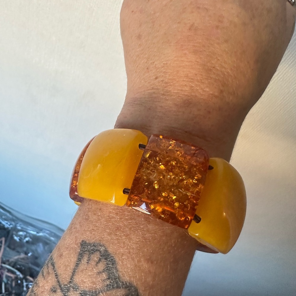 Beautiful vintage Lucite bracelets! - Picture 4 of 7